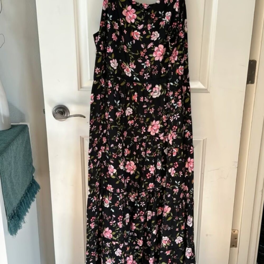 City Chic Maxi Festival Vibe Black Floral Tiered Dress XL 00131637 - Picture 4 of 5